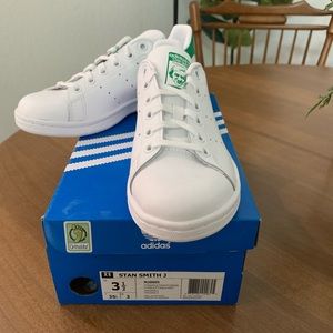 Boys Adidas Stan Smith size 3.5